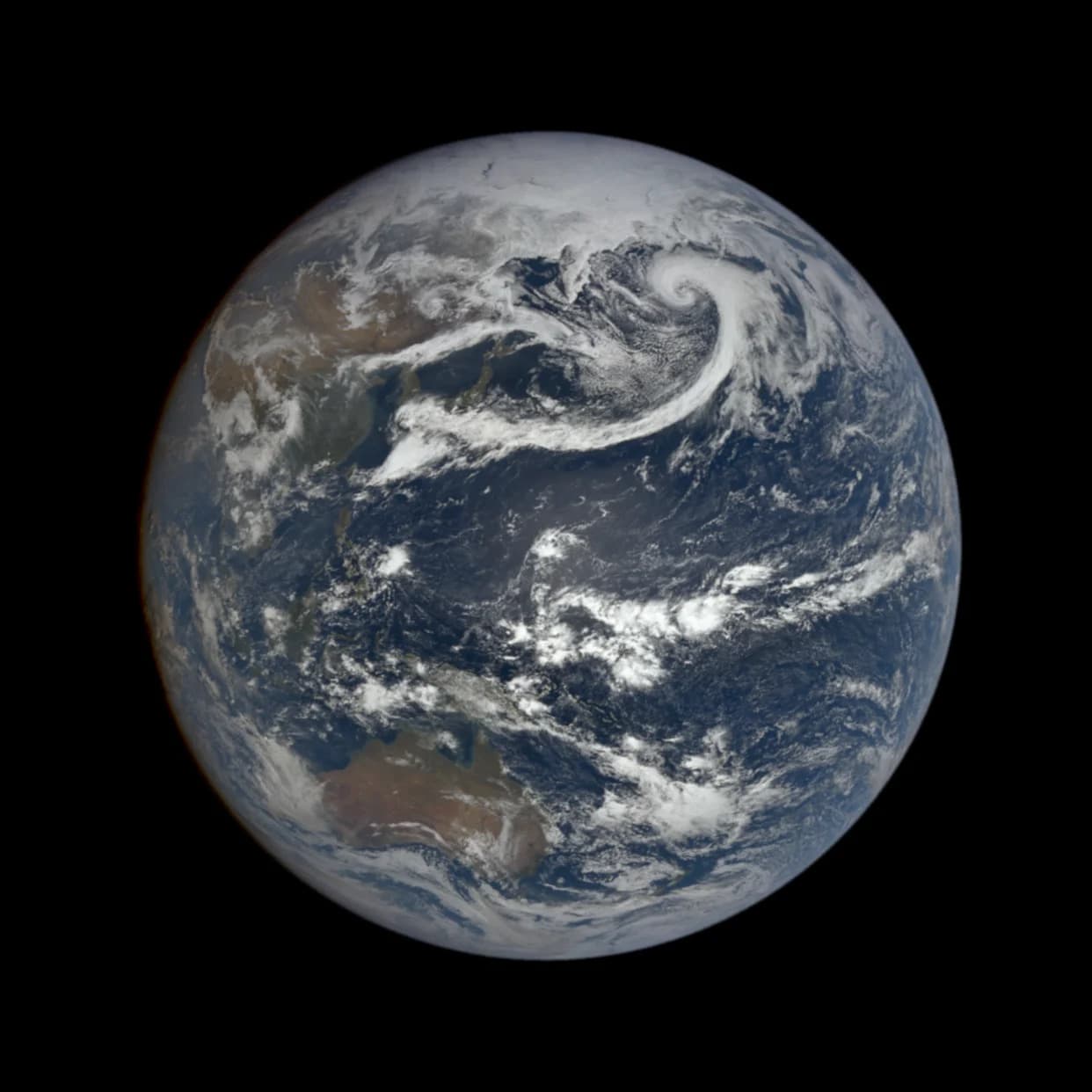 What Would Earth Be Like Without the Moon? How Our Satellite Shaped Life, Climate, and Culture