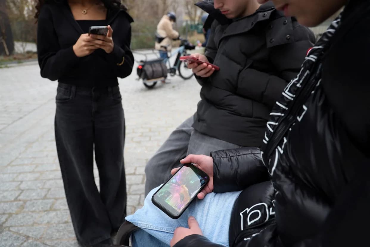 Phone Bans Remove Devices but Don't Boost Scores or Discipline, Major Study Finds