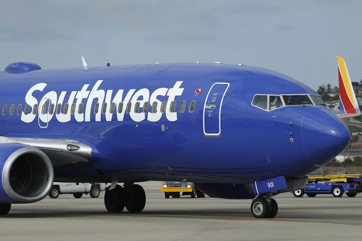 Southwest Flight Diverted to Tulsa After Cockpit Windshield Cracked at 37,000 ft