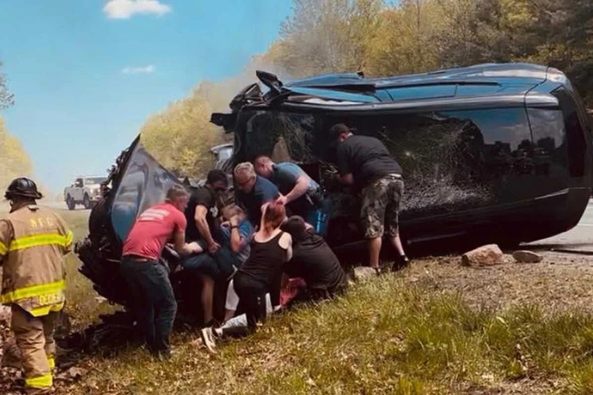 Off-Duty Firefighters and Good Samaritans Pull Two From Burning EV on I-495 in Plainville