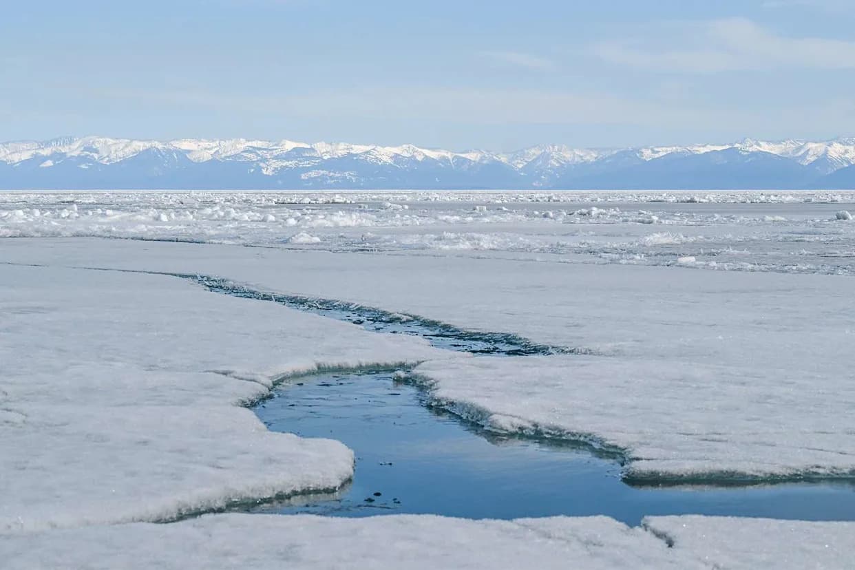Five Tourists Dead, 13 Rescued After Overloaded Hovercraft Capsizes on Lake Baikal