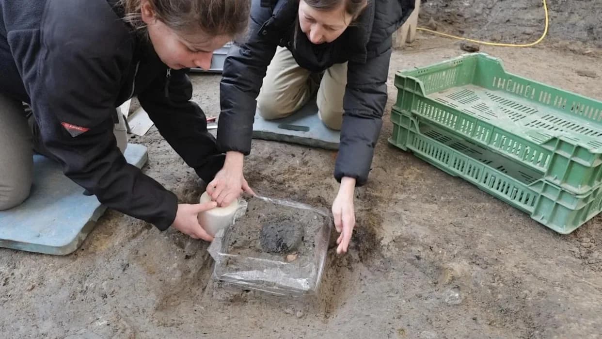 2,000-Year-Old Charred Roman Loaf Found at Vindonissa — Switzerland’s First