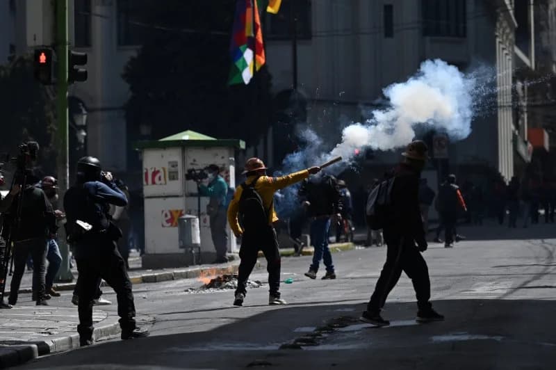 Banks Close in La Paz Amid Widespread Protests; Diplomats Urge Calm