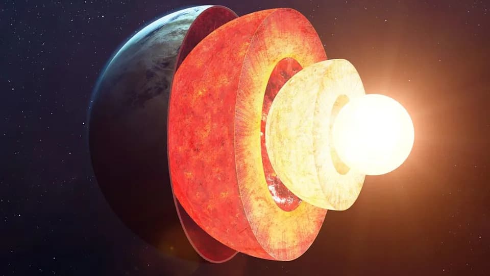 Most Common Exoplanets May Lack Earth‑Like Cores — New Study Says Hydrogen Can Mix With Rock