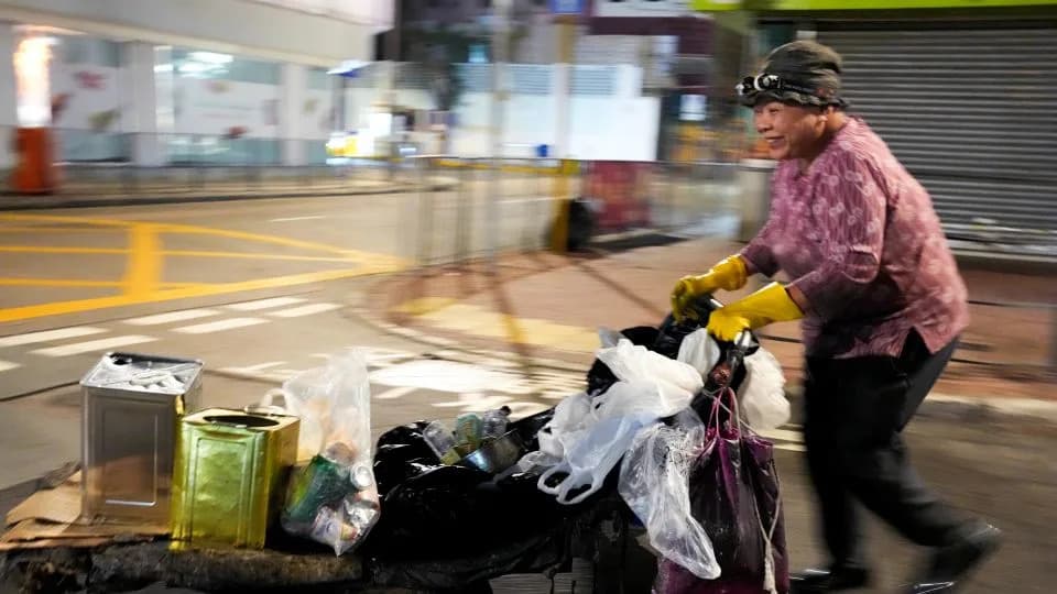 In Hong Kong’s Towering Cityscape, Elderly ‘Cardboard Collectors’ Scavenge to Survive