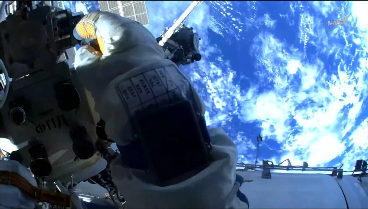 Roscosmos Live-Streams Five-Hour Spacewalk From ISS as Crew Battles a Tight Sunset Window