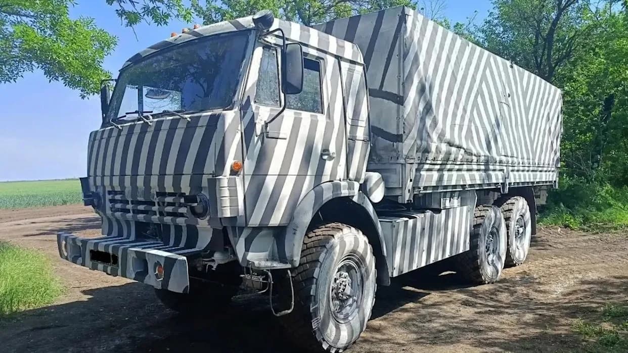 Russian Trucks Painted With 'Dazzle' Camouflage to Foil AI-Enabled Drones