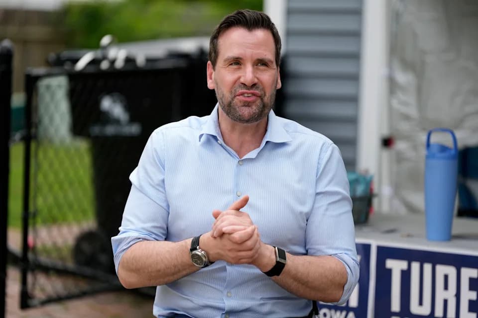 Iowa Democrats Finalize Contentious Senate Primary as Parties Gear Up for High‑Stakes Fall Races