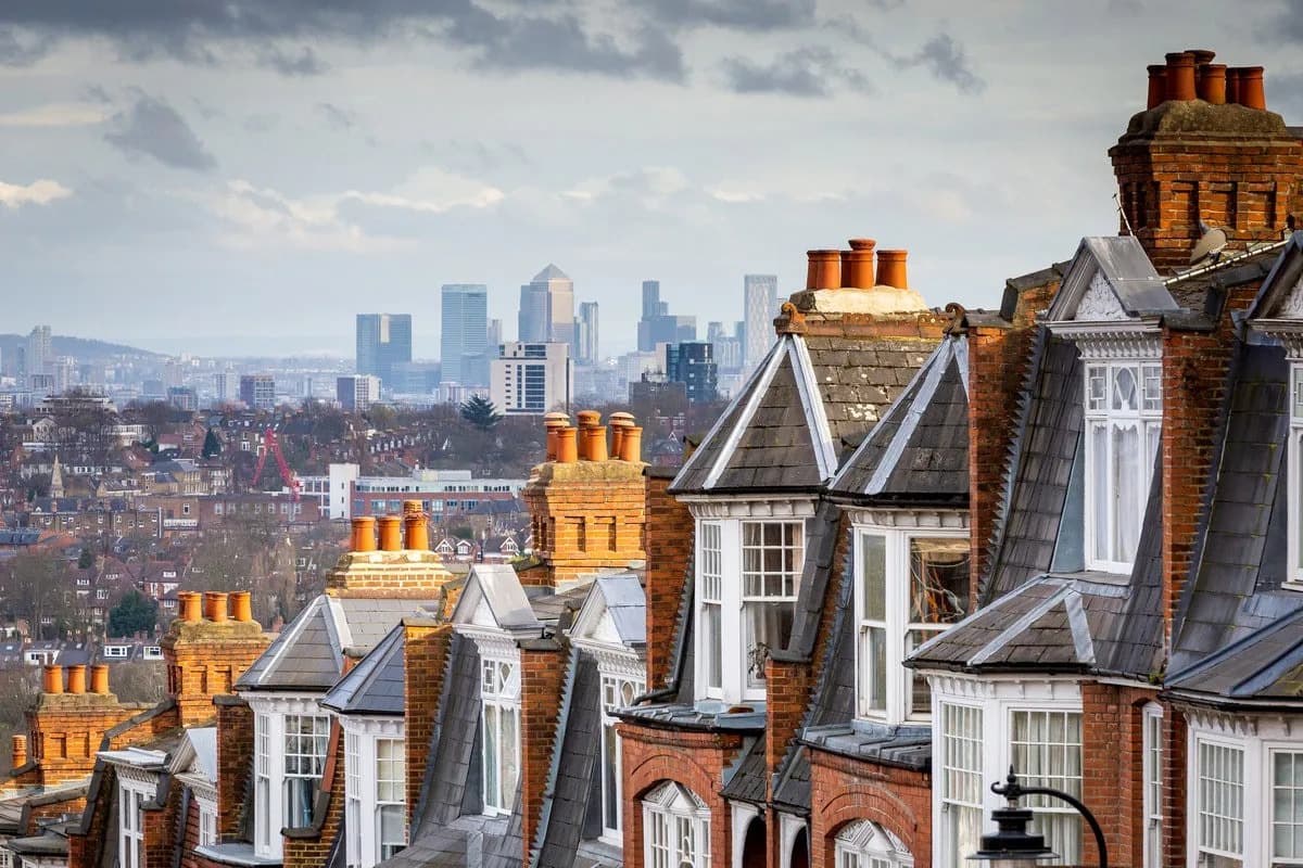 Nearly Half of UK Private Renters Report Letting Agents Breaking The Rules, Citizens Advice Warns