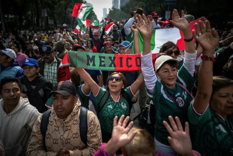 Thousands in Mexico City Try to Set Record With Massive Human Wave Ahead of World Cup