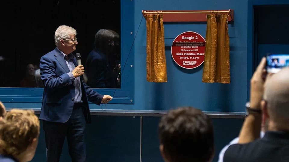 Beagle 2 Honoured: 13 Plaques Across the UK Celebrate Britain's First Mars Lander