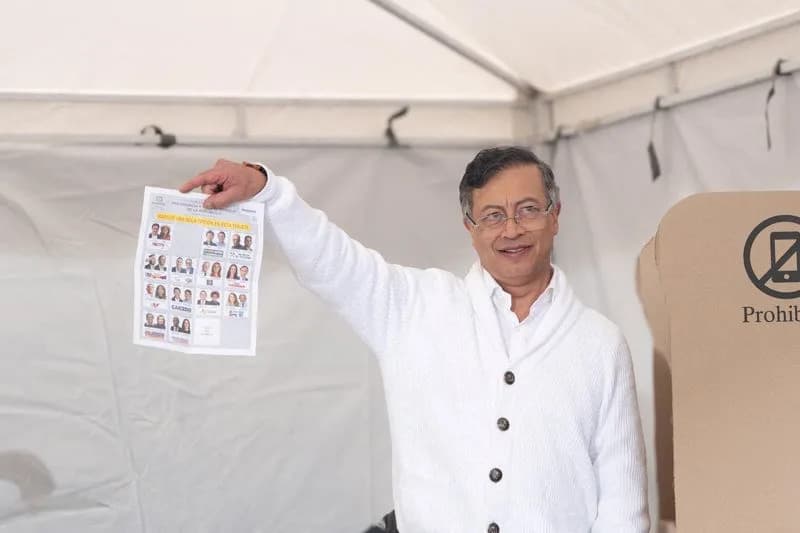 Colombian Investigation Panel Proposes Temporary Suspension of President Petro Ahead of June 21 Runoff