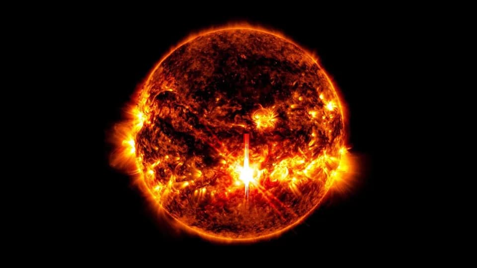 Scientists Identify Hours-Long Warning Signs Before Powerful X9 Solar Flare