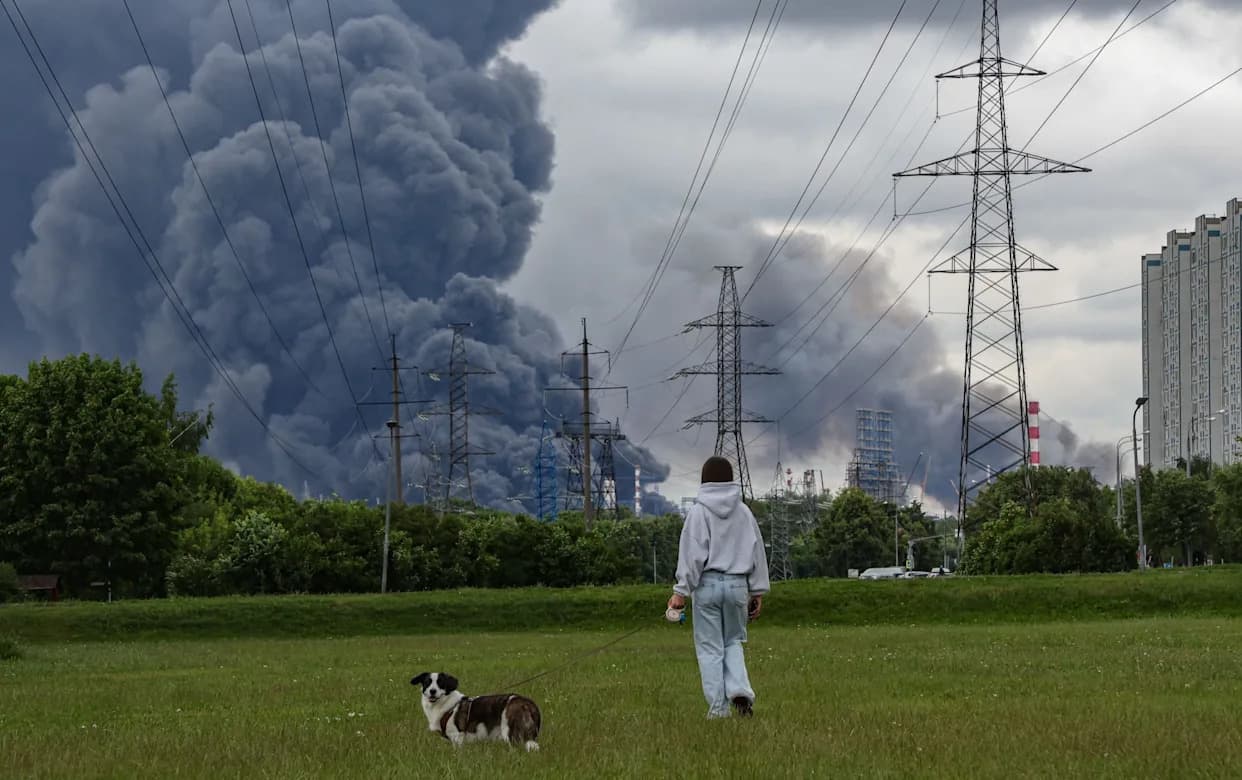 How Ukraine Overwhelmed Moscow’s Air Defences: 992 Drones Strike Kapotnya Refinery