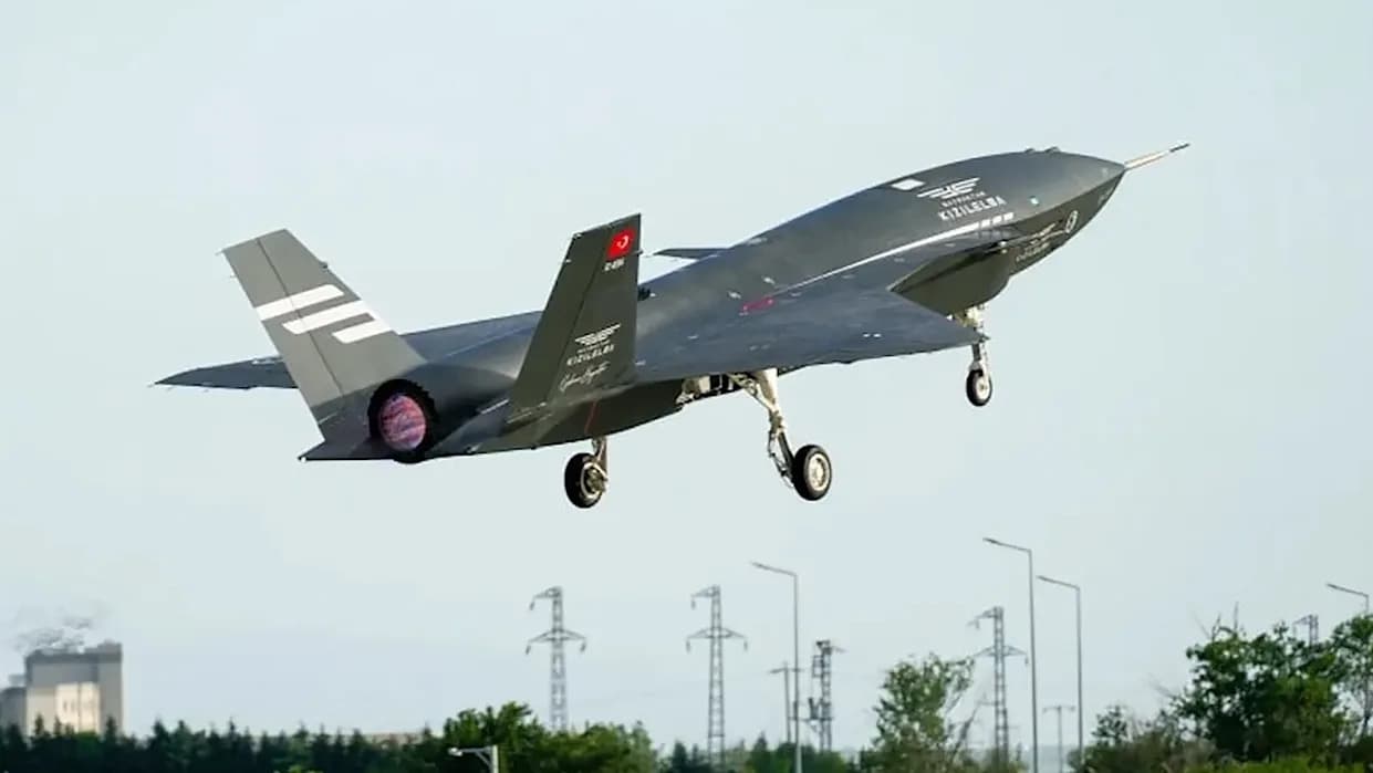 Baykar and Leonardo Complete K‑SWARM Live Trials: Kizilelma UCAV Joins M‑346 in First Crewed–Uncrewed Teaming