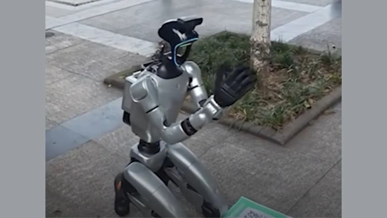 Humanoid Robot Kneels on Sichuan Street, Begs for Charging Money — QR Code Included