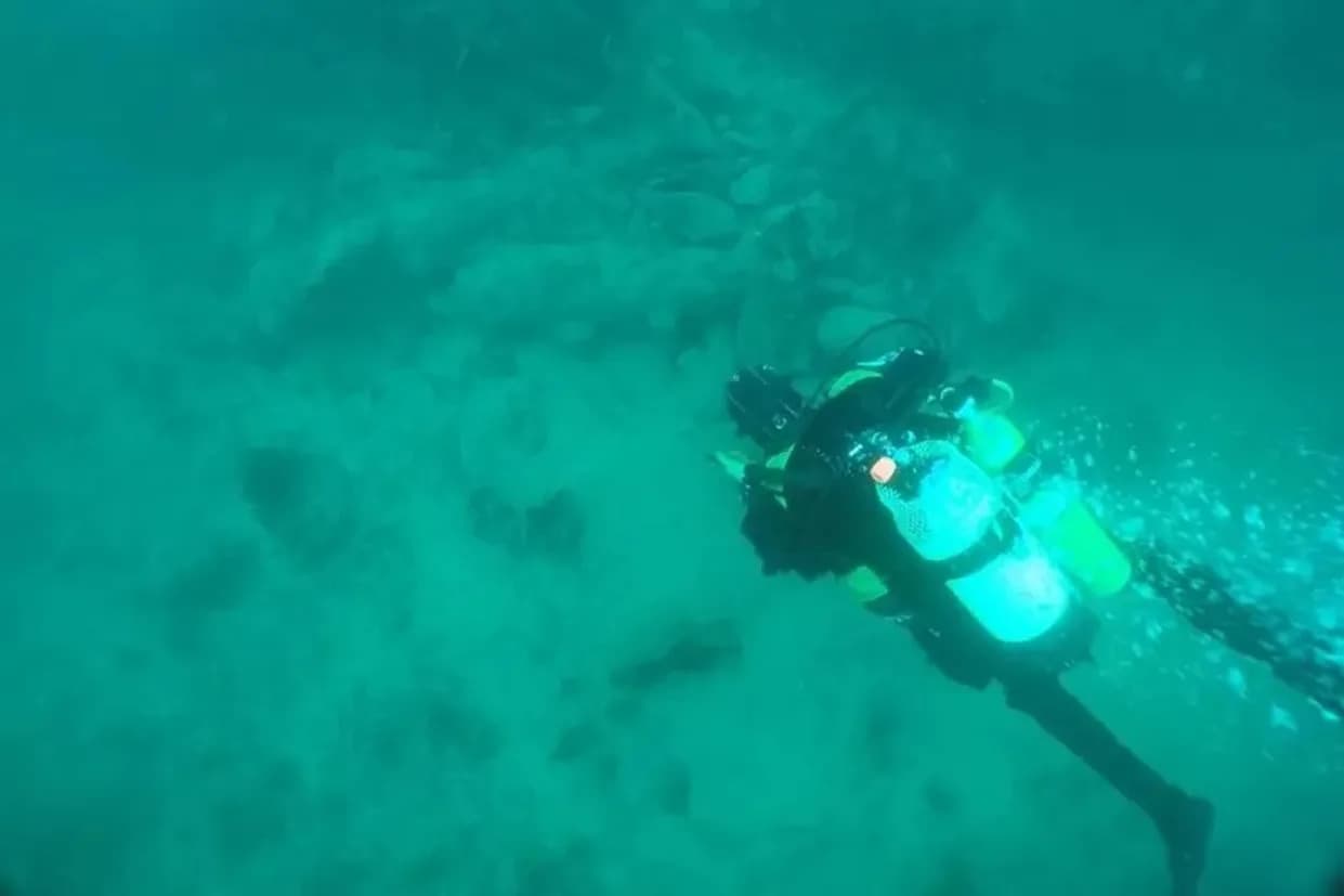 Centuries-Old Wreck Off Devon Identified as 1633 Dutch Trader Carrying ~9,000 Gold Coins
