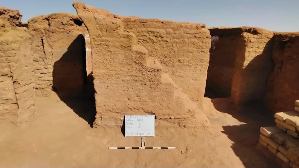 Remarkably Intact Byzantine City Unearthed in Egypt’s Dakhla Oasis — 200 Inscribed Shards Reveal Daily Life