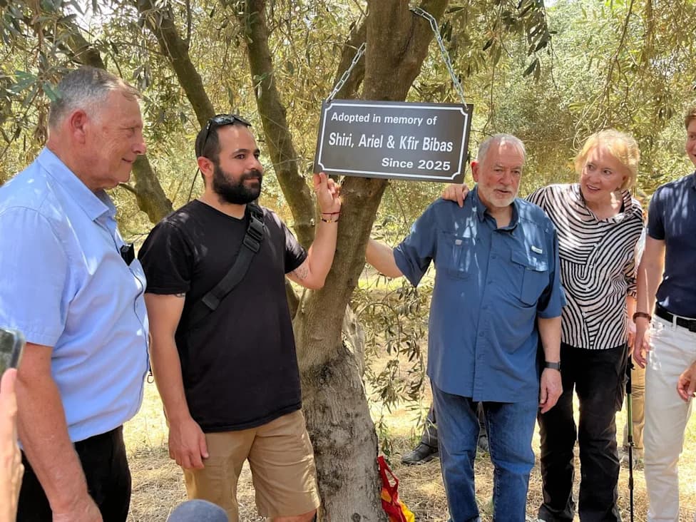 ‘Not Forgotten’: US Ambassador Huckabee and Former Hostage Yarden Bibas Dedicate Olive Tree to Slain Bibas Family