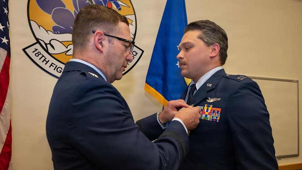 “Icarus” Honored: F-16 Pilot Capt. Nathanial Welch Receives Distinguished Flying Cross for Yemen Mission