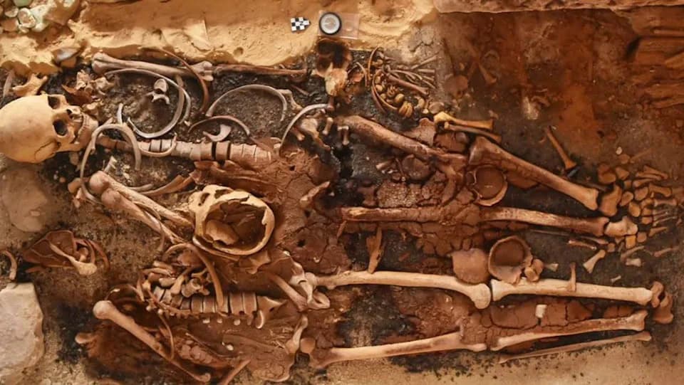 18 Ancient Tombs Unearthed at Marina el‑Alamein — 24 Gold 'Tongues' and Intact Granite Coffin Found