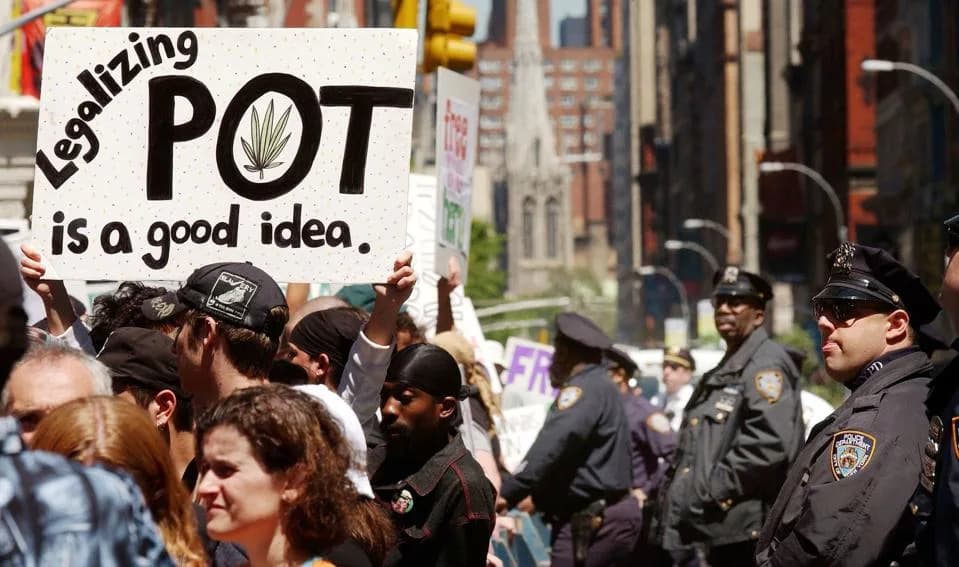 Democratic Senators Reintroduce CAOA To Legalize Cannabis Nationwide, Create Federal Regulatory Framework