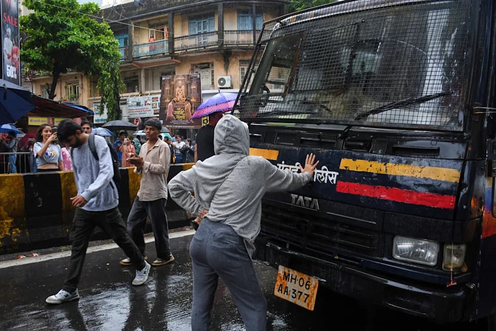 Woman Blocking Police Van Becomes Icon of India’s Month-Long 'Cockroach' Protests