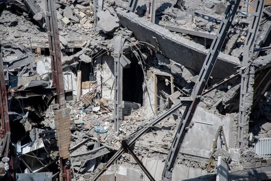 U.S. and Iranian Forces Exchange Strikes for 12th Night; Tehran Reports Hits on Bases in Kuwait and Jordan