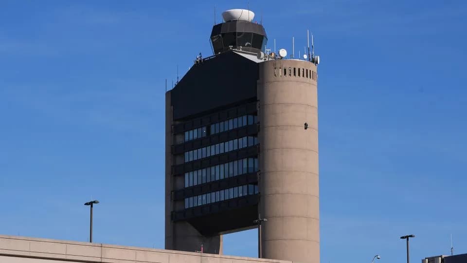 Near Miss at Boston Logan: NTSB Says False Cockpit Alert and Controller Confusion Put Two Jets Within 670 Feet