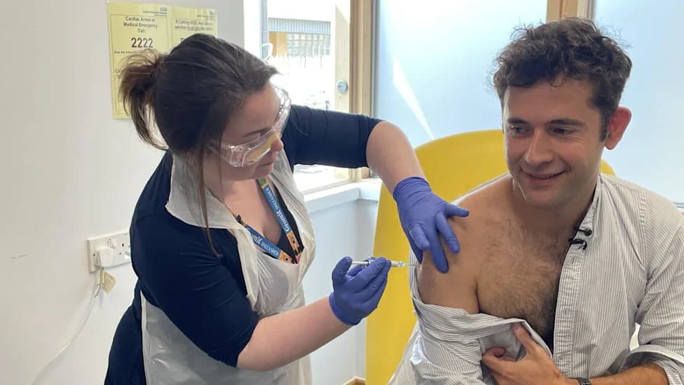 UK Volunteer Becomes World's First To Receive New Oxford-Developed Ebola Vaccine