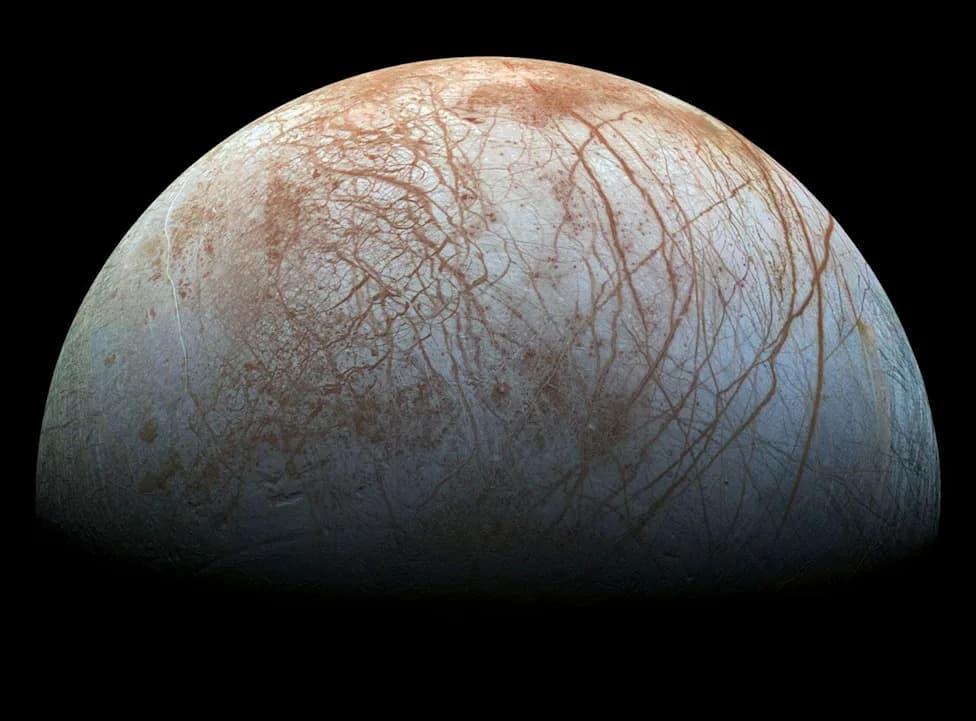 New Simulations Suggest Europa’s Ice May Block Deep Ocean Water From Reaching The Surface