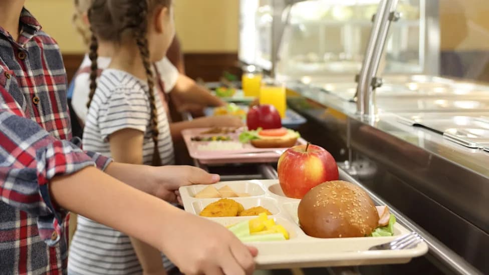 North Carolina Schools Redirect Sealed Lunch Items to Students, Cutting Waste and Hunger