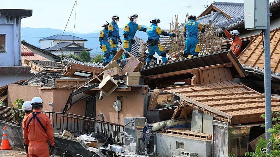 Japan Quake Death Toll Rises to 30 as Evacuees Battle Sweltering 39°C Heat
