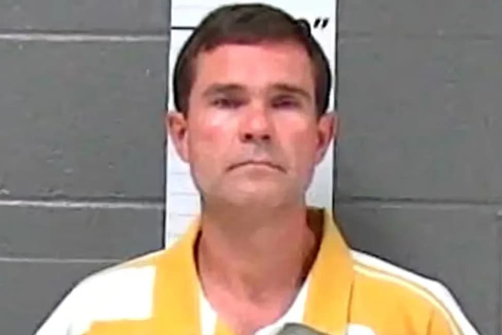 Former Butler Mayor Waives Jury Trial After Video Allegedly Shows Him Sniffing Teen’s Underwear