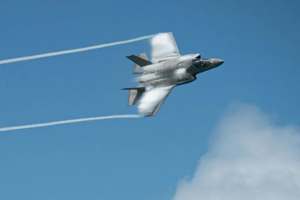 US Fighter Pilots Train With Unmanned Combat Aircraft as Fury Fires AIM-120 in Nevada Drills
