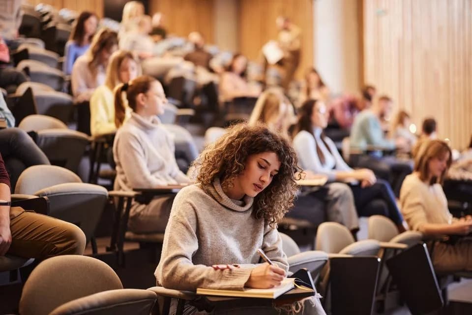What Both Sides Are Missing in the Three-Year College Degree Debate