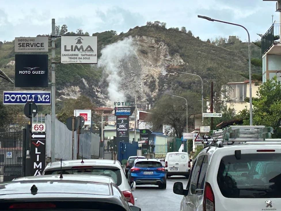 Magnitude 4.7 Earthquake Strikes Near Naples’ Phlegraean Fields Supervolcano