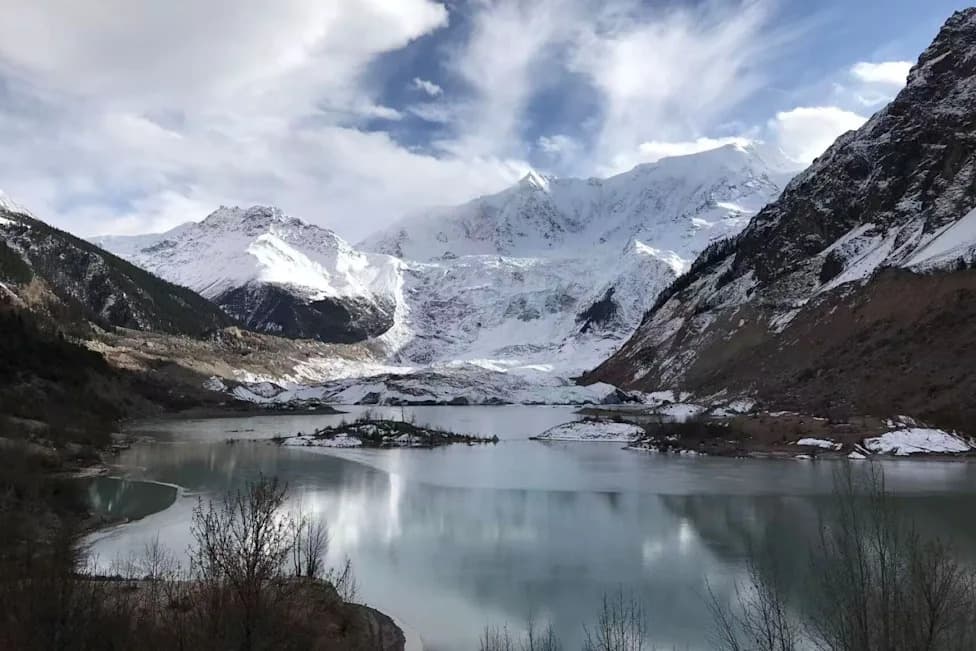 Northern Hemisphere Lakes Near Warming Tipping Points — Winter Ice Could Shrink by ~40 Days