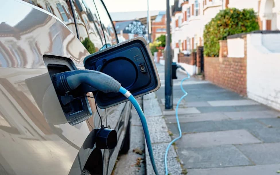‘Driveway Divide’: Burnham’s VAT Cut Could Leave Some EV Drivers £200 Worse Off