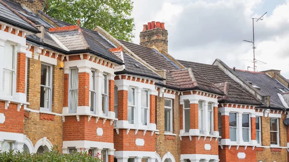 Brick Homes Trap Heat Overnight in Britain, Putting Vulnerable People at Risk