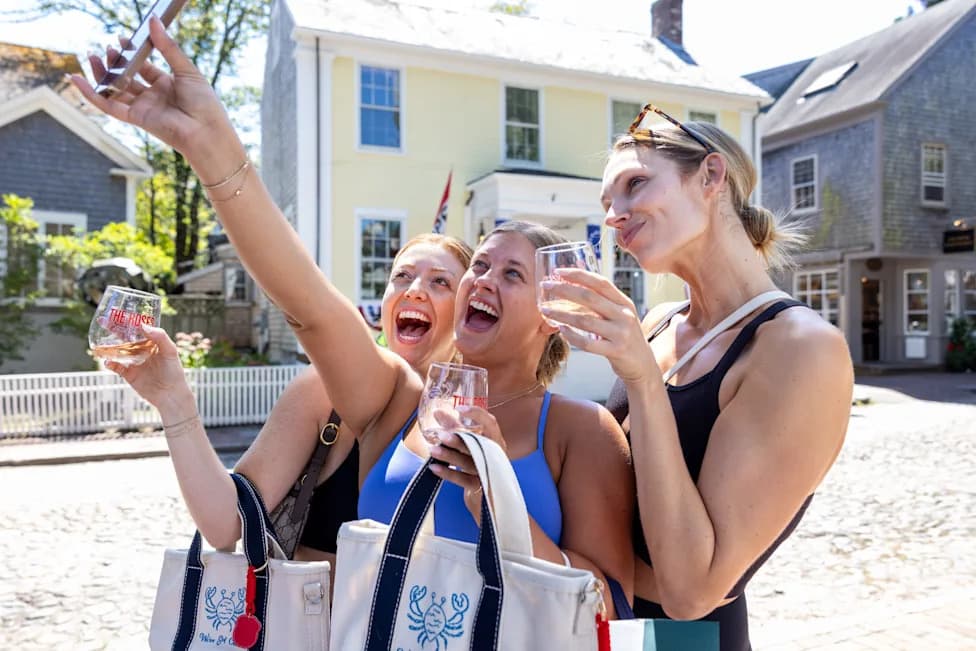 Nantucket Shop's 'No Influencers' Sign Goes Viral, Sparks Backlash