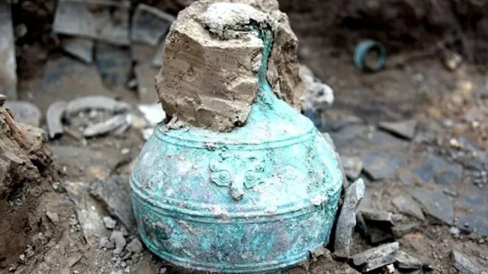 2,300-Year-Old Grain Wine Found Sealed in Qin-Era Bronze Bottle — 3.74 L Remarkably Intact