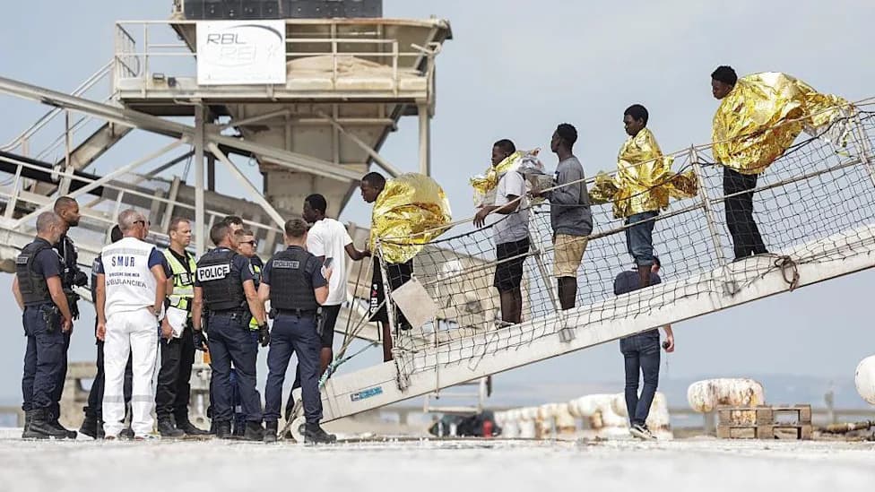 Over 170 Migrants Rescued After Small-Boat Engine Fire During Channel Crossing