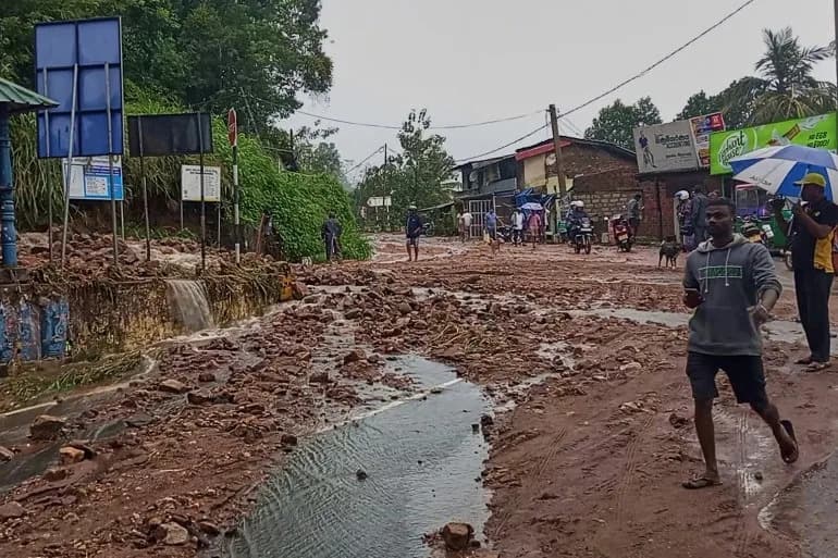 Sri Lanka Closes Schools After Deadly Floods and Mudslides in Central Highlands