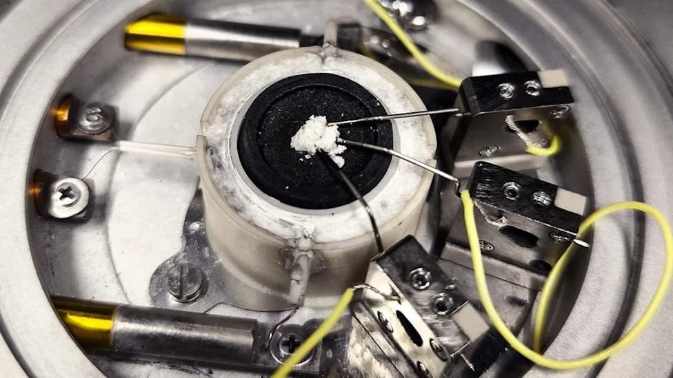 Scientists Watch CO2 Turn Into Graphite in Real Time — Peroxide Step Confirmed