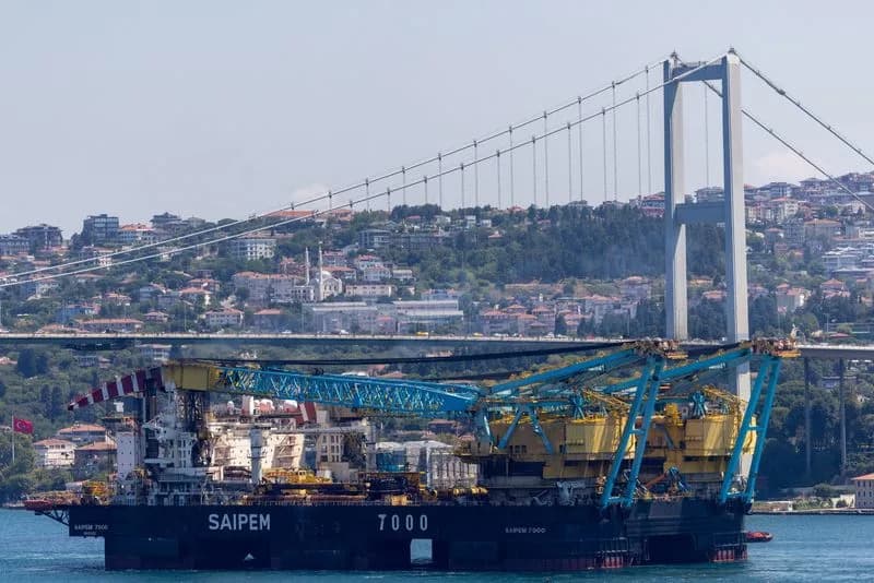 Ships Continue Transiting Turkish Straits Despite Safety Concerns, Officials Say