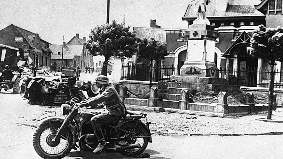 Record-Low Danube Reveals Intact WWII DKW Motorcycle Near Budapest Parliament