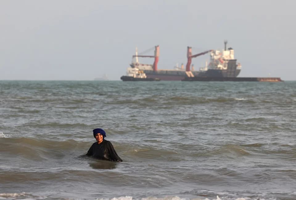 Trump Calls Iran's Economy 'Unsustainable' as Strikes Continue and Strait Of Hormuz Talks Reach 'Critical Point'
