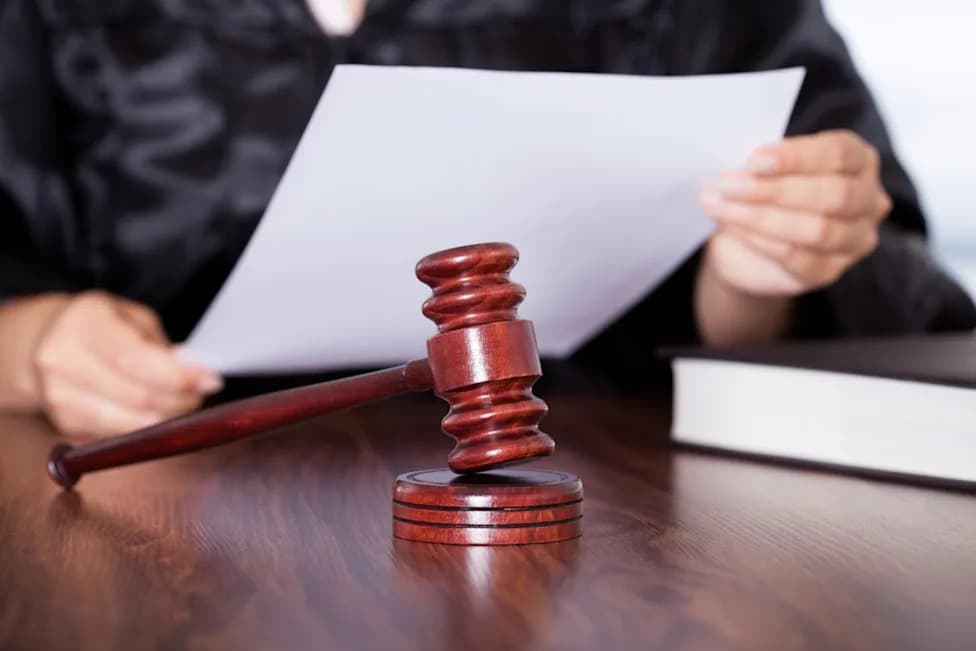Juror Used ChatGPT During Deliberations — Jury Dismissed and Trial Collapsed