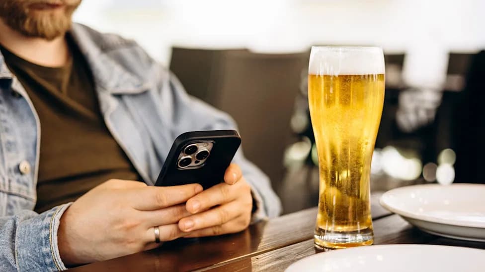 Wetherspoons Bans Loud Phone Audio Across 792 UK Pubs — Staff To Use "Common Sense"
